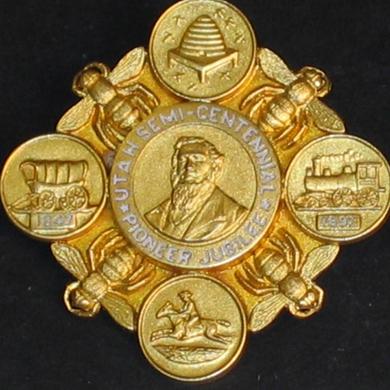 Значок, посвященный пятидесятилетнему юбилею перехода пионеров, вручен Грину Флейку в 1897 году.