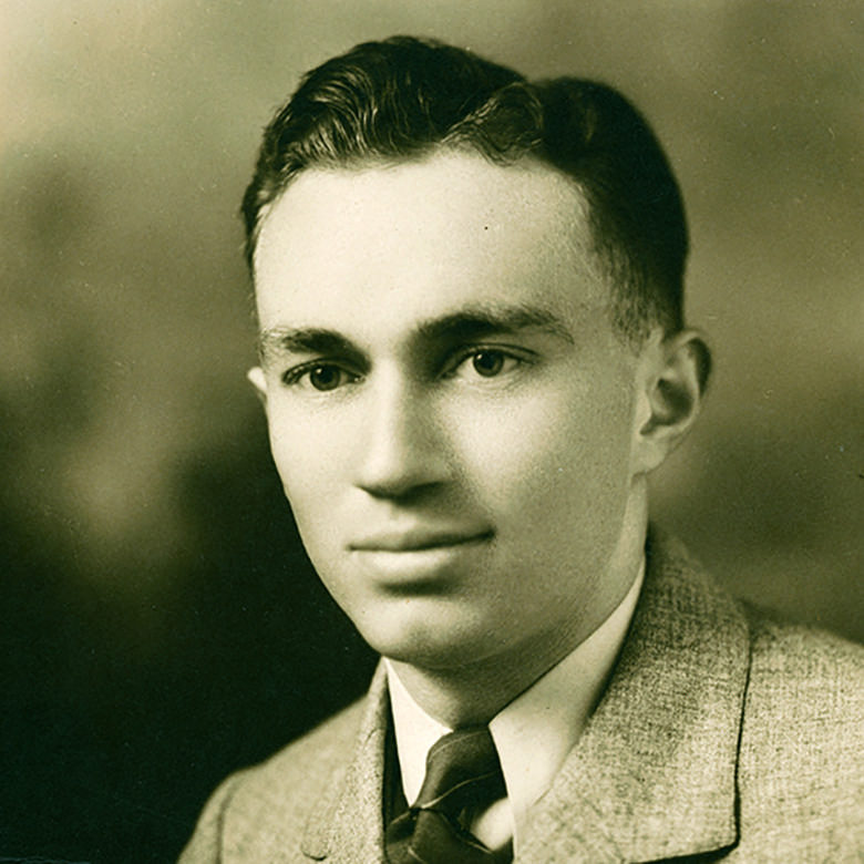 Porträt von Gordon B. Hinckley bei seinem Universitätsabschluss, 1932